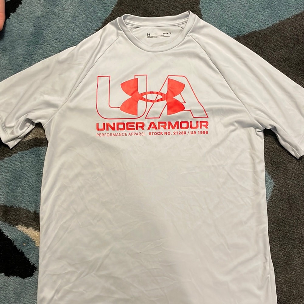Under Armour light grey tee